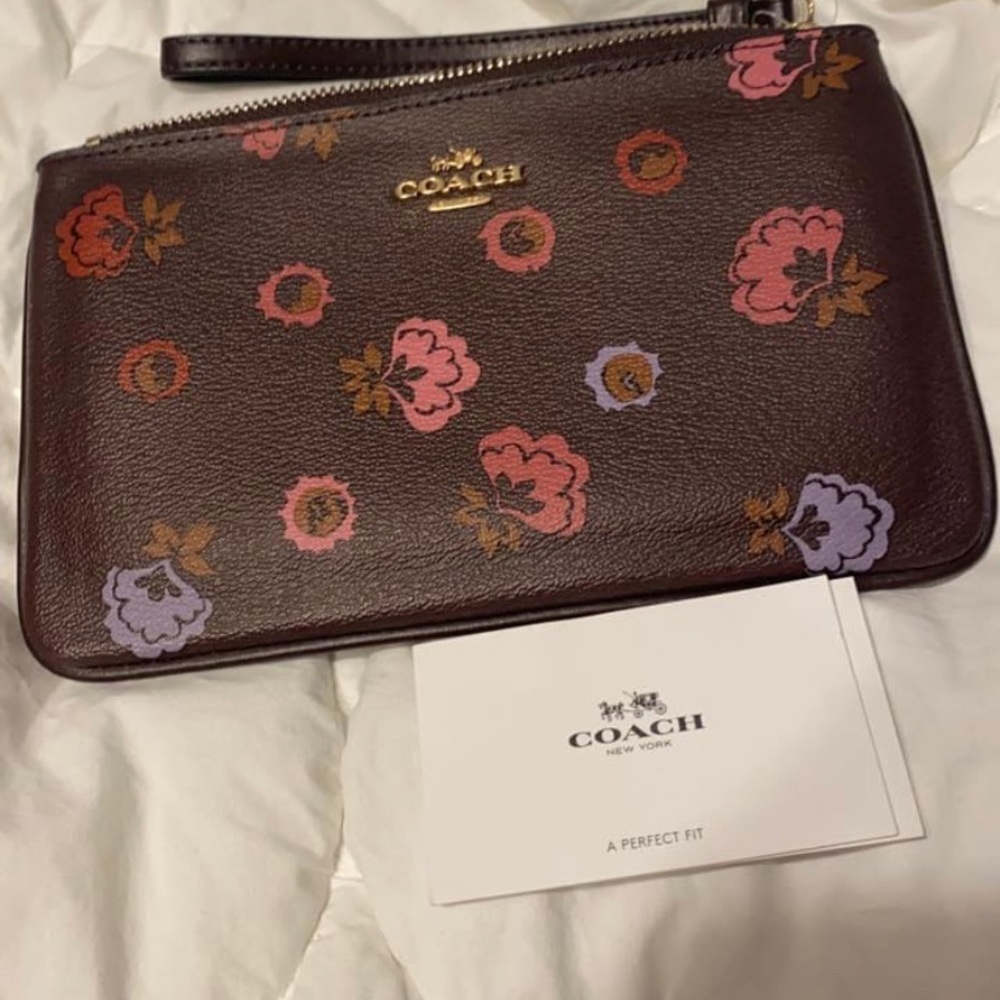 Brand new coach wristlet never used